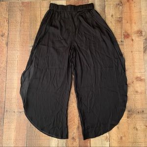 Bechick black wide leg flowy pants with side slits - S